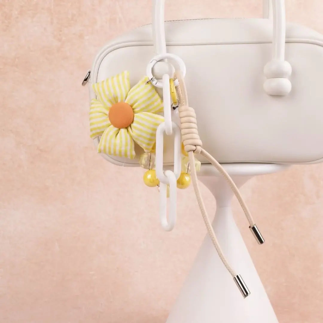 Floral Charm Pendant – Elegant Bloom Accessory for Bags key