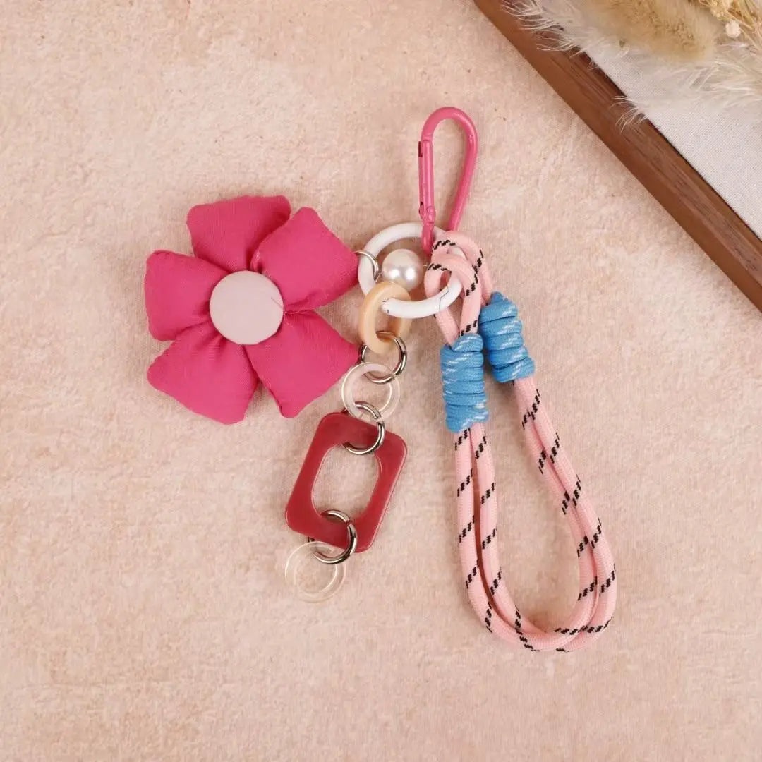 Floral Charm Pendant – Elegant Bloom Accessory for Bags key