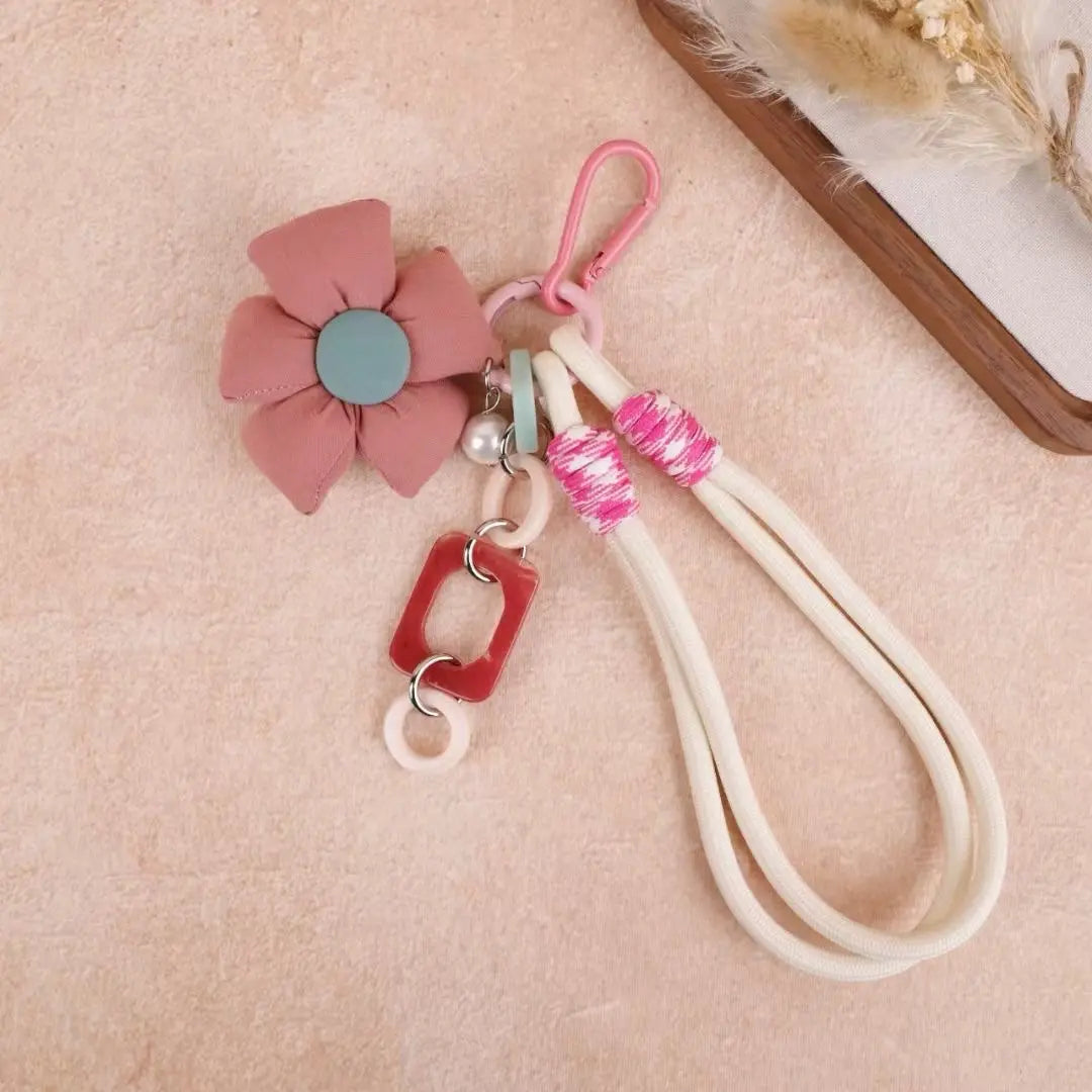 Floral Charm Pendant – Elegant Bloom Accessory for Bags key