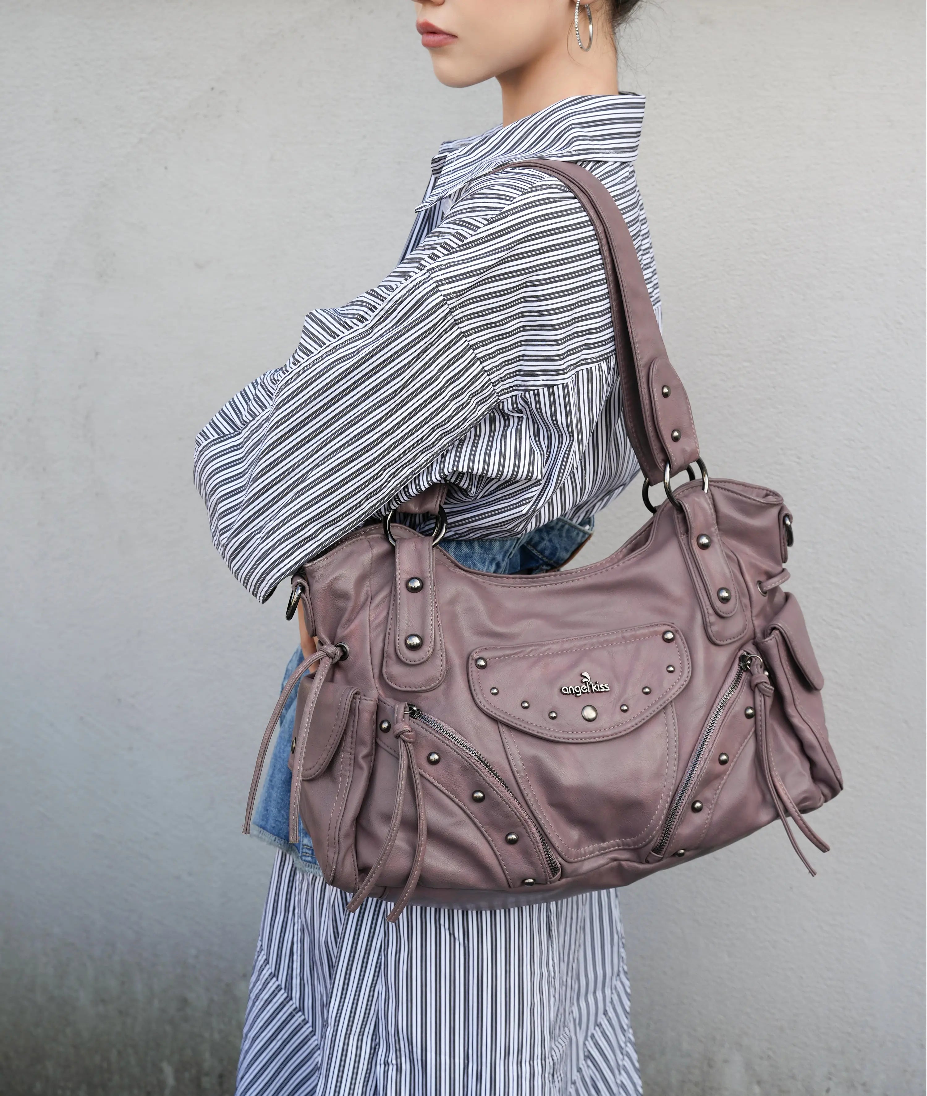 24時間以内発送 極美品 希少カラー Leather Waist Bag LE VERNIS] Stomach bag M | CASSELINI ONLINE SHOP