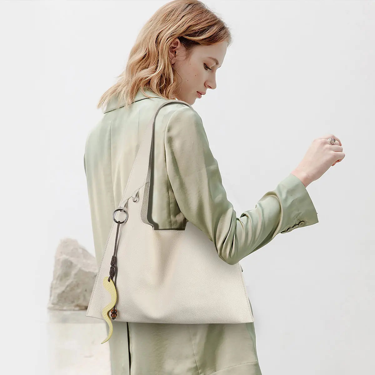 Minimalist large capacity daily tote bag