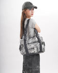 Bolso bandolera vintage de piel vegana con estampado de leopardo.