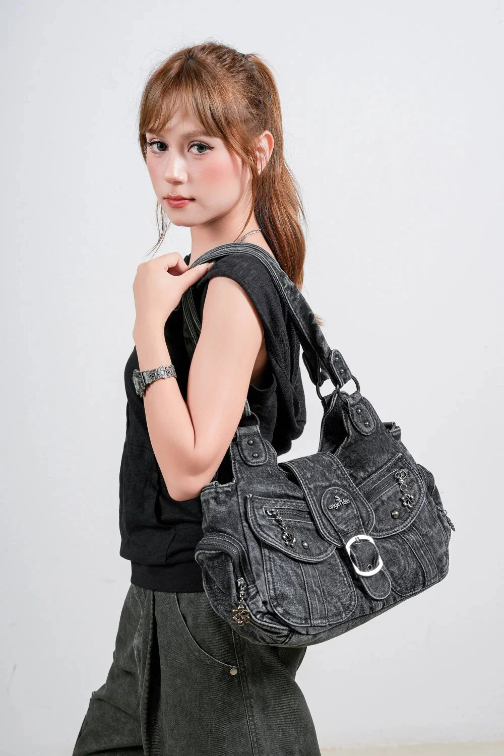Do Double Handles Make an Everyday Bag Easier to Carry?