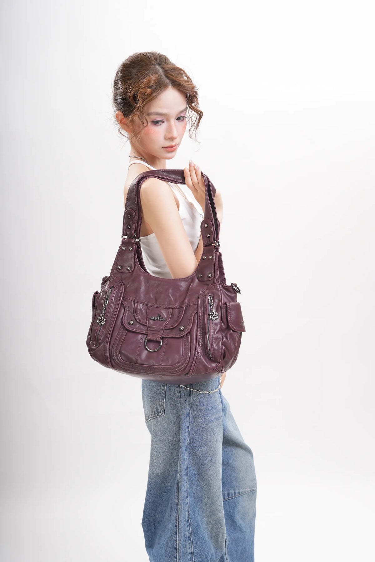 What Your Eye Notices Before You Notice the Bag