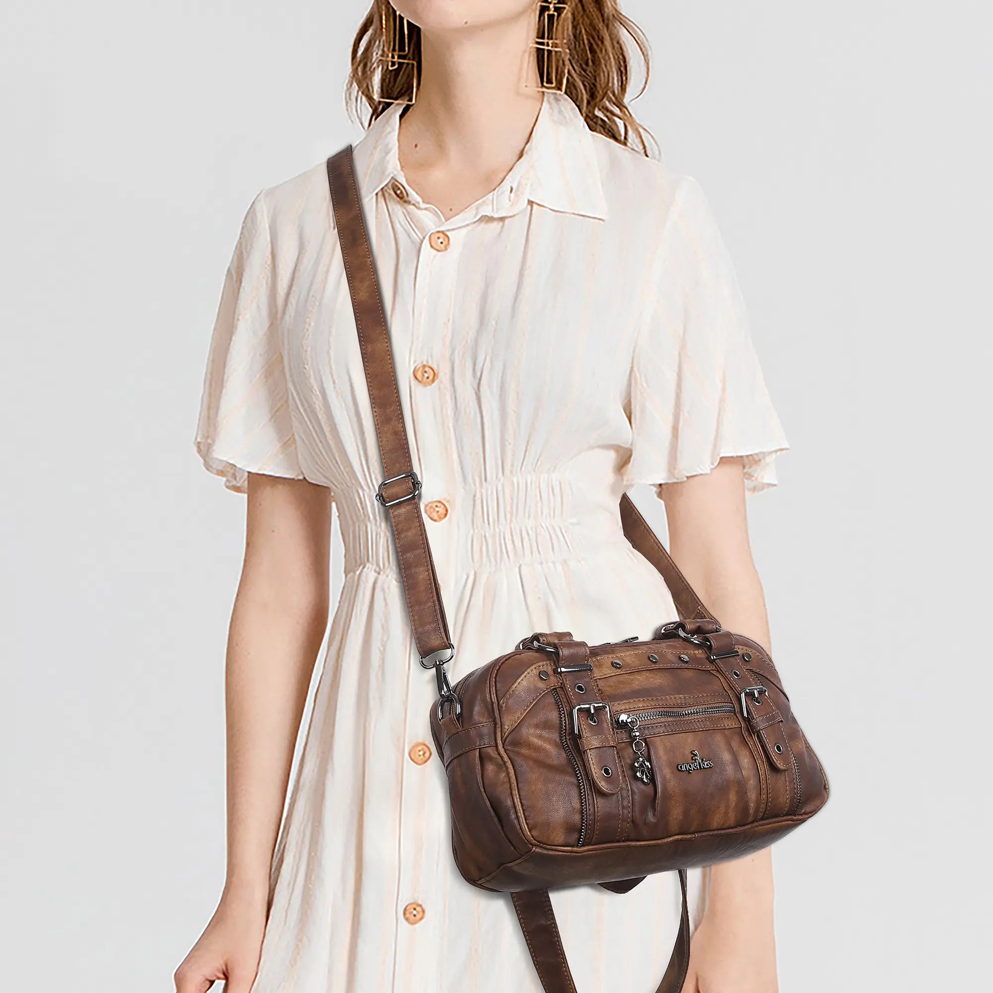 Choose Your Bag Color by Looking at Your Wardrobe First