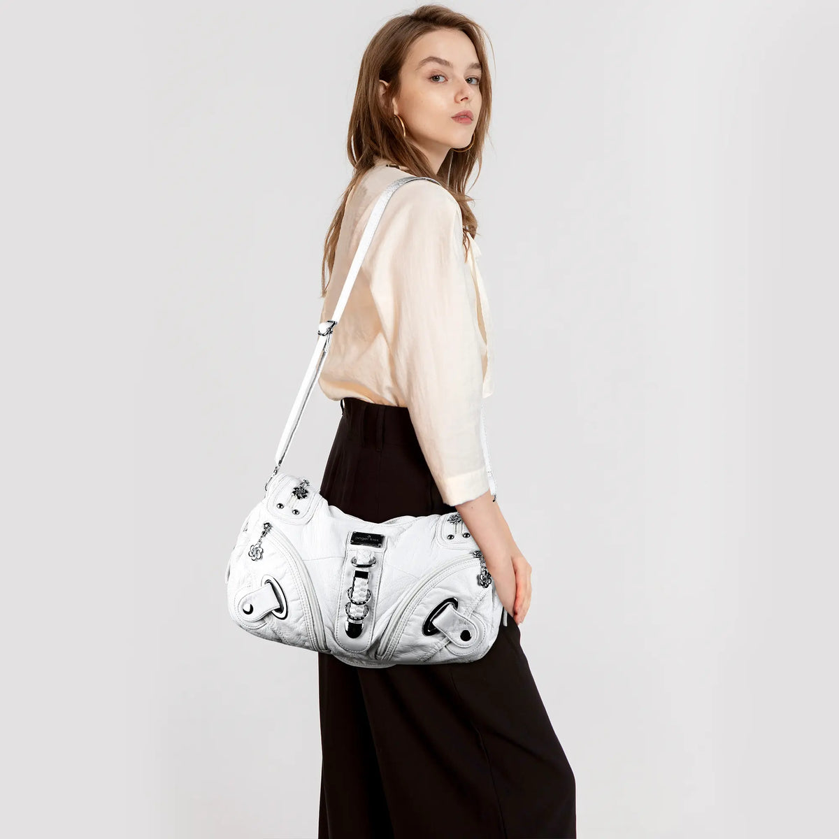 Bolso de hombro estilo hobo