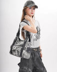 Bolso bandolera vintage de piel vegana con estampado de leopardo.